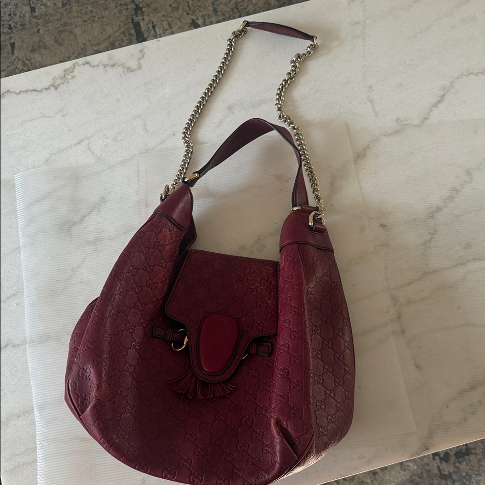 Chic Gucci Burgundy Shoulder Bag with Chain Strap